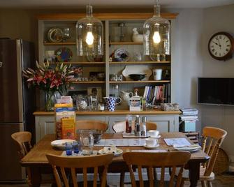 Motts Cottage - Great Dunmow - Dining room