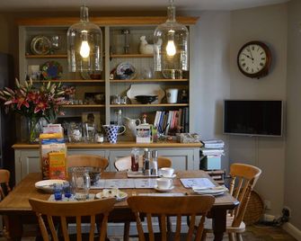 Motts Cottage - Great Dunmow - Dining room