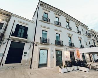 Verso Oriente - Brindisi - Edificio