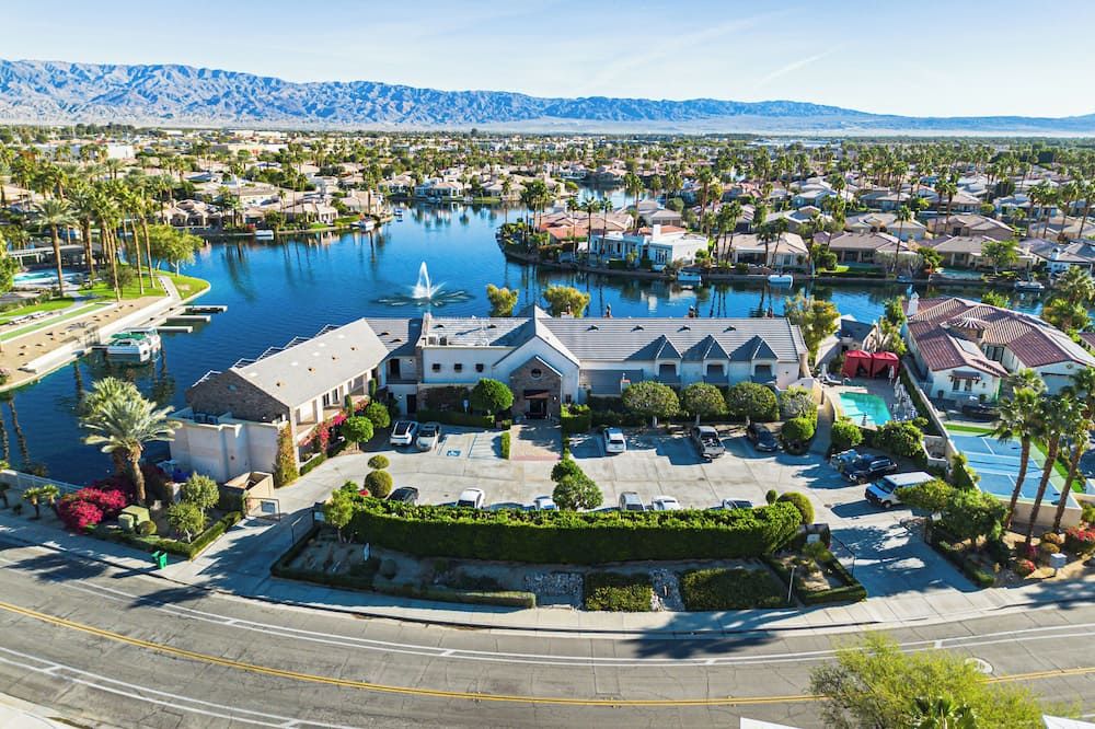 The Chateau At Lake La Quinta - La Quinta - Outdoor view