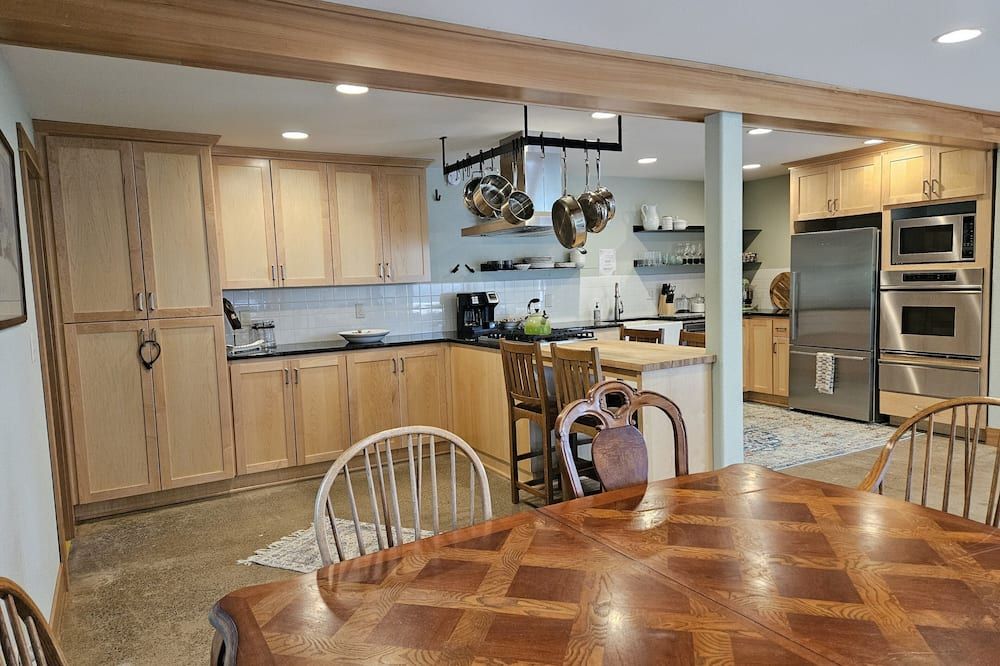 Large Country Retreat in Beautiful Updated Guesthouse 10 mins from Silverton