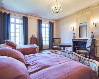 Chateau des Monts - באיואו - חדר שינה