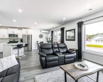 Tnt Executive Suites 1 - Sudbury - Living room