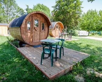 Camping de Tournus - Drole de Cabane - Tournus - Patio