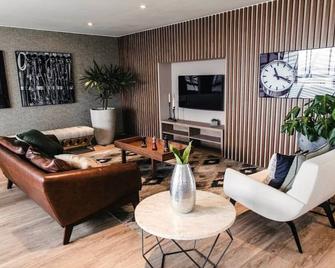 w Welcoming 2BR in Luxury Building in Barranco - Lima - Sala de estar