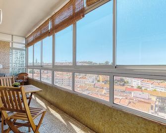 Over the Rainbow - Almada - Balkon