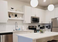 Modern Downtown Slc Apartment - Salt Lake City - Kitchen