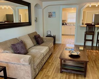 Great downtown Sandpoint location! - Sandpoint - Wohnzimmer