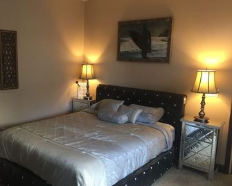 Mini Suite with attached bath non smoking - Elk Grove