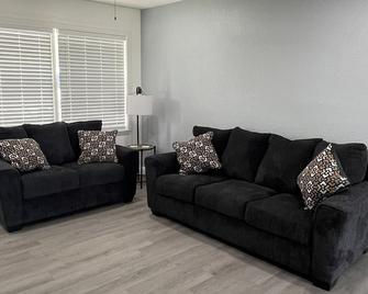 Home Away from Home - Okeechobee - Living room