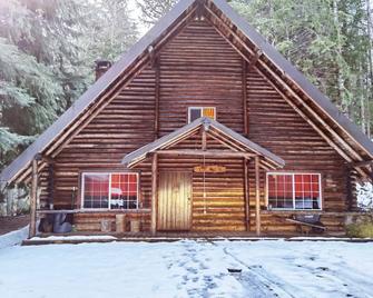 Log Cabin at Rainier Lodge (0.4 miles from entrance) - Ashford - Budynek