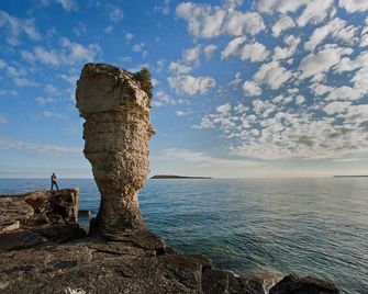 Shenstone Motor Inn & Restaurant - South Bruce Peninsula