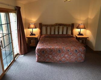 Bella Villa familiar. WIFI. Close to Starved Rock Park Hiking trails. Relaxing! - North Utica - Bedroom