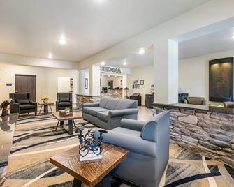 Comfort Inn & Suites - Medina - Living room