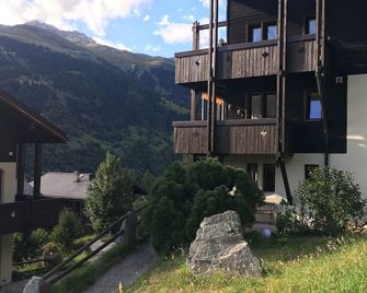 Beautiful Valais apartment with a view in Ernen - Ernen - Edificio