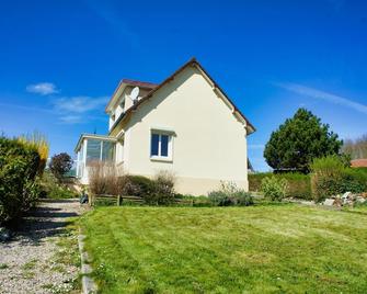 Charming renovated upmarket house, sea view, beach/centre 250 m away - Veules-les-Roses - Edificio