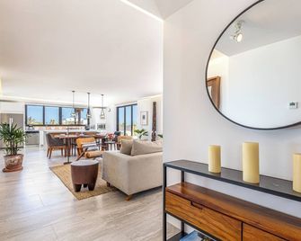 2-bedroom Penthouse in the Art District of San José del Cabo. - סן חוסה דל קאבו - סלון