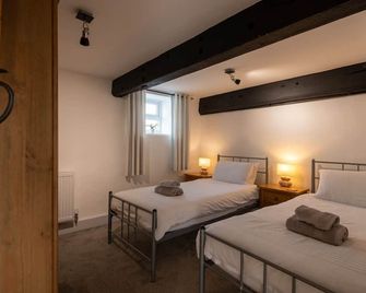 Bryn Lon: 3-Bed Cottage in Caergeiliog | Managed by Anglesey Holiday Lettings - Holyhead - Bedroom