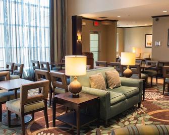 Free Breakfast + Fully Equipped Studio - Fargo - Lounge