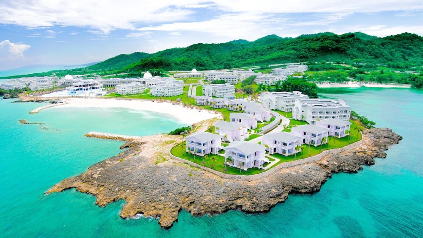 Grand Palladium Lady Hamilton Resort & Spa