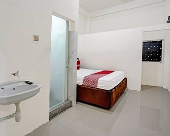 Hotel O Grand Syariah Hagawa Lamongan Near Sport Center Lamongan - Lamongan - Habitación