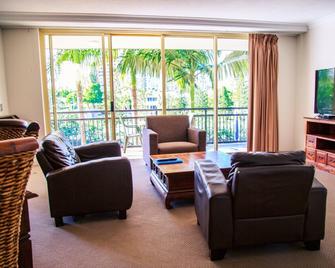 Paradise Island Resort - Surfers Paradise