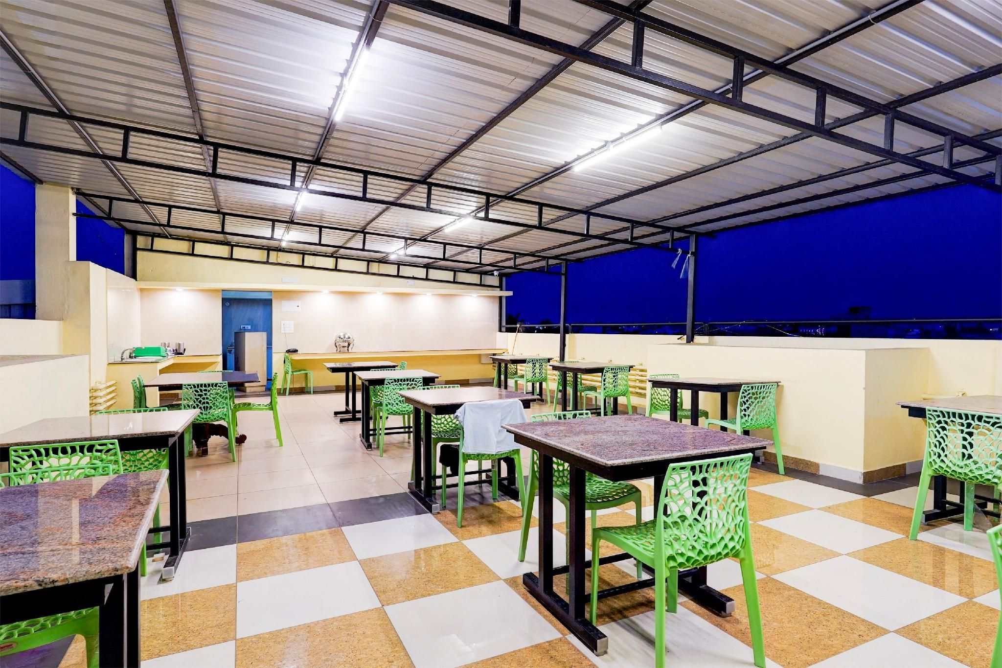 Super Townhouse White Town Near Rock Beach - פונדיצ'רי - מסעדה