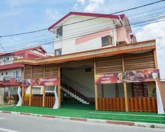 Hostel Nova Route - Mamaia - Building