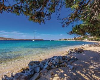 Nice apartment in Rab with kitchen - Rab - Strand