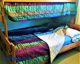Gold Coast Family Cottages - Oscoda - Bedroom