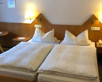 Hotel-Restaurant Gasthof zum Schützen - Baiersbronn - Slaapkamer