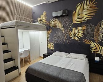 Palmhouse salerno con jacuzzi - Salerno - Schlafzimmer