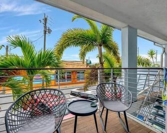 Blue Wave Suites - Clearwater Beach - Parveke