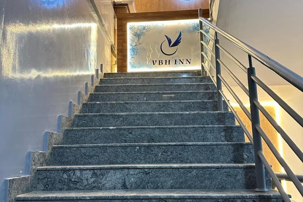 Vbh Inn- Affordable and Budget Friendly - Chandapura - Escaleras