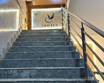 Vbh Inn- Affordable and Budget Friendly - Chandapura - Escaleras