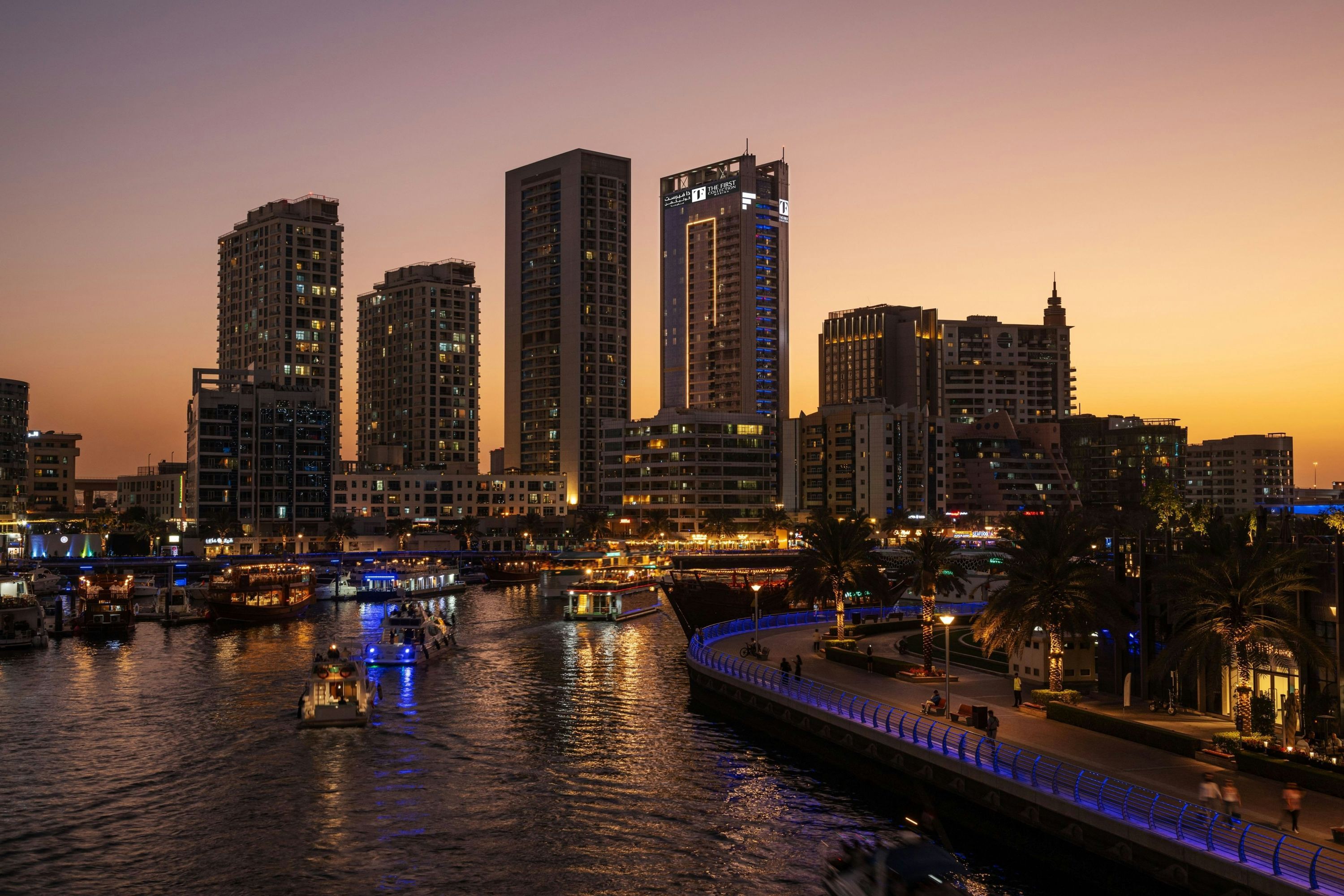 The First Collection Dubai Marina - دبي - مبنى