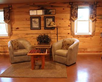 Rustic 1935 Recently Renovated Ranch House - Camp Verde - Living room