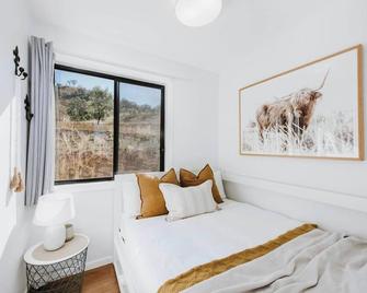 Canguri Boutique - A Memorable Farmstay near Mudgee - Mudgee - Bedroom