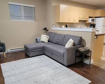 Cozy basement in the city - Dieppe - Living room