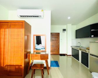 Triple O Phala Beach - Ban Chang - Kitchen