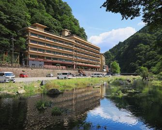 Yubara Kokusai Kanko Hotel Kikunoyu - Maniwa - Edificio