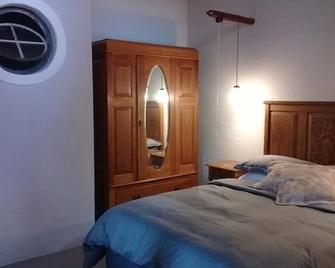 Outside Mossel Bay you will find Montrose Farm with the freshest air imaginable. - Mossel Bay - Schlafzimmer