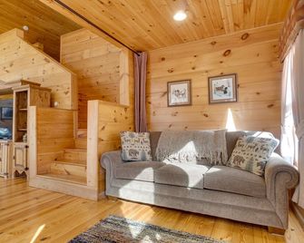 Picturesque Clayton Cabin w/ Mountain Views! - Clayton - Obývací pokoj