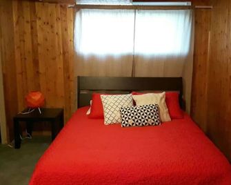 Suite With Private Entrance 20 min to YYC Airport - Airdrie - Κρεβατοκάμαρα