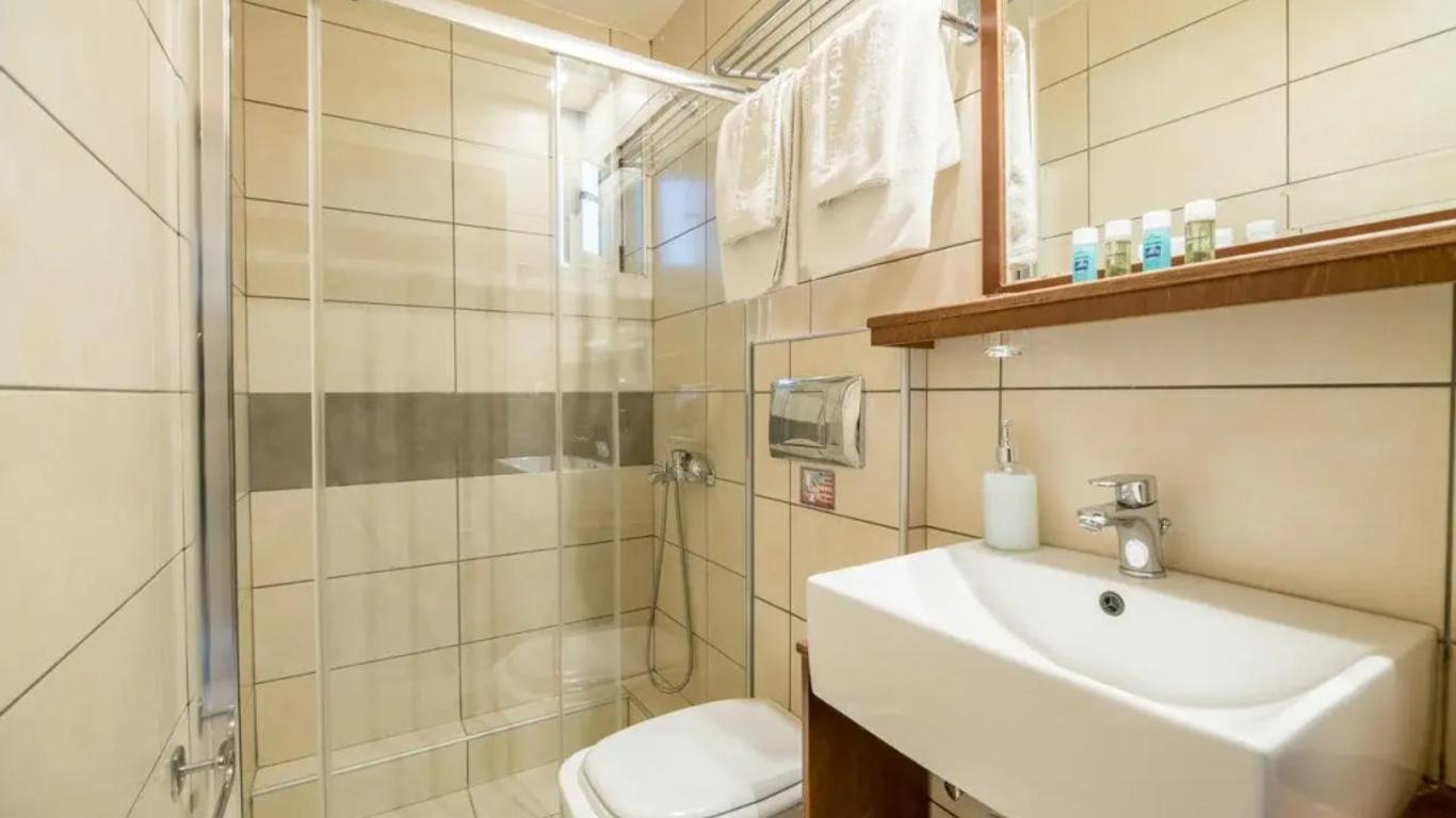 Hiona Holiday Hotel
