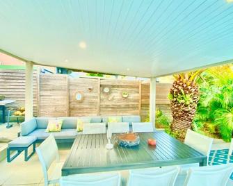 Villa Magellan, walkable Orient Bay beach, private pool - Baie-Orientale - Patio