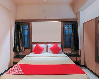 OYO 41104 Hotel Merilin - Erode - Bedroom