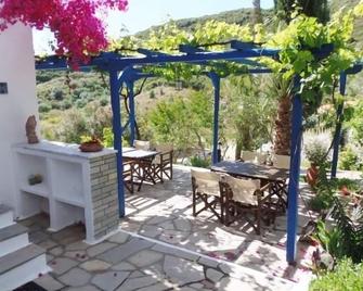 Sartivista Bed & Breakfast - Sarti - Patio