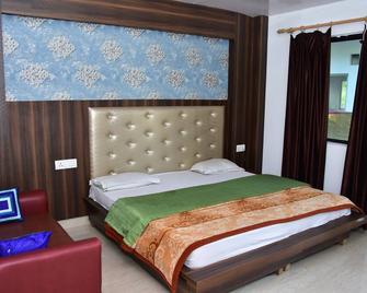 Raj Resort - Rishikesh - Bedroom