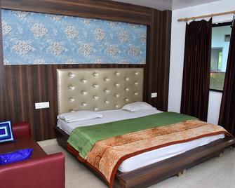Raj Resort - Rishikesh - Bedroom